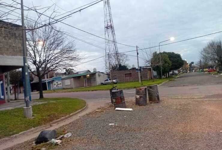 Imagen de Reclamo vecinal: denuncian abandono de obra y acumulaci&oacute;n de residuos en Urquiza y Avellaneda