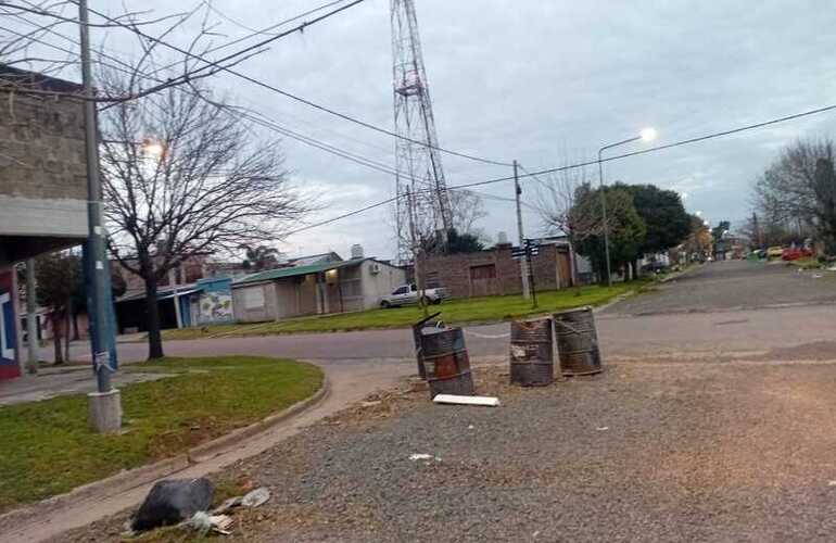 Imagen de Reclamo vecinal: denuncian abandono de obra y acumulaci&oacute;n de residuos en Urquiza y Avellaneda