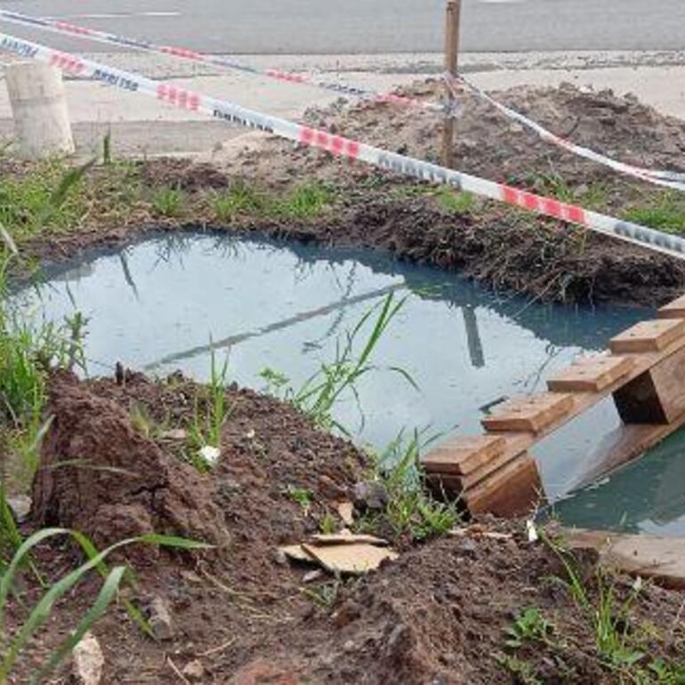 Imagen de Vecinos reclaman por el desborde de una cloaca en la intersecci&oacute;n de Ruta 21 y Kennedy
