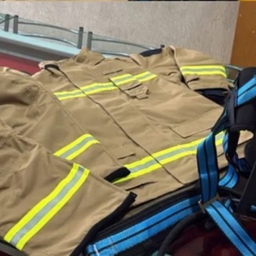 Imagen de Bomberos Voluntarios recibieron un equipo estructural y uno aut&oacute;nomo donados por el Grupo Albanesi