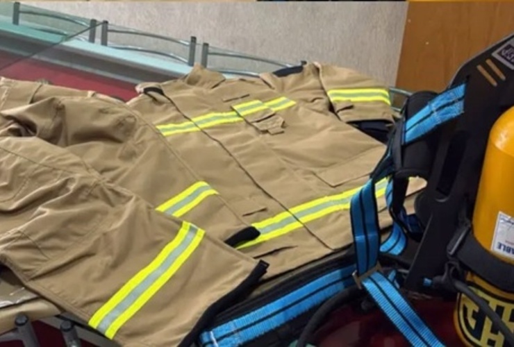 Imagen de Bomberos Voluntarios recibieron un equipo estructural y uno aut&oacute;nomo donados por el Grupo Albanesi