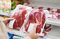Imagen de Ca&iacute;da hist&oacute;rica del consumo de carne vacuna: la mesa argentina reemplaza la res por pollo y cerdo