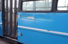 Imagen de Lleg&oacute; el colectivo donado por Rosario Bus y ya sufri&oacute; un choque en el corral&oacute;n municipal