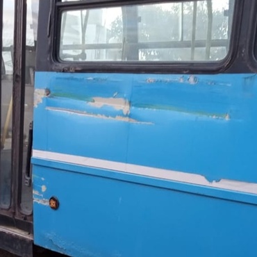 Imagen de Lleg&oacute; el colectivo donado por Rosario Bus y ya sufri&oacute; un choque en el corral&oacute;n municipal