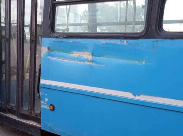 Imagen de Lleg&oacute; el colectivo donado por Rosario Bus y ya sufri&oacute; un choque en el corral&oacute;n municipal