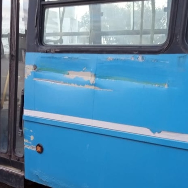 Imagen de Lleg&oacute; el colectivo donado por Rosario Bus y ya sufri&oacute; un choque en el corral&oacute;n municipal