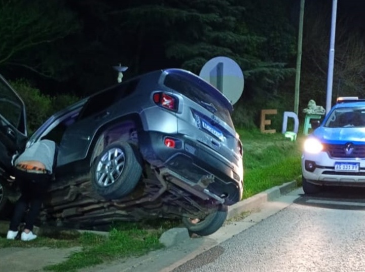 Imagen de General Lagos: Conductor alcoholizado termin&oacute; en la zanja
