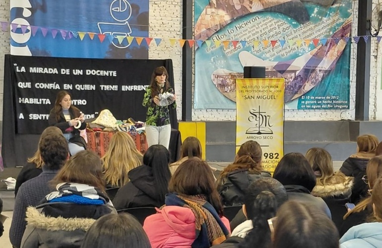 Imagen de Arroyo Seco: Charla - Taller a cargo de Elena Santa Cruz