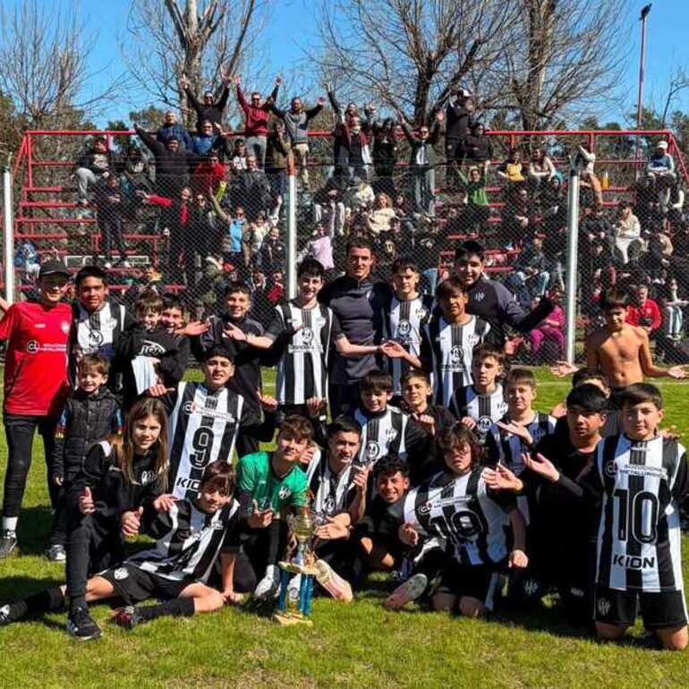 Imagen de Uni&oacute;n se consagr&oacute; campe&oacute;n de la Copa de Plata