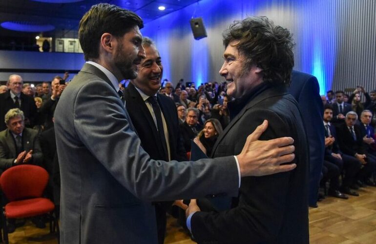 Imagen de Maximiliano Pullaro reclam&oacute; ante Javier Milei la eliminaci&oacute;n de las retenciones al campo y pidi&oacute; apostar al desarrollo productivo