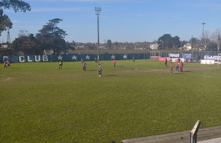 Imagen de Athletic gan&oacute; y sigue puntero del torneo clausura
