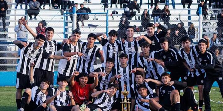 Imagen de Uni&oacute;n es campe&oacute;n en cuarta
