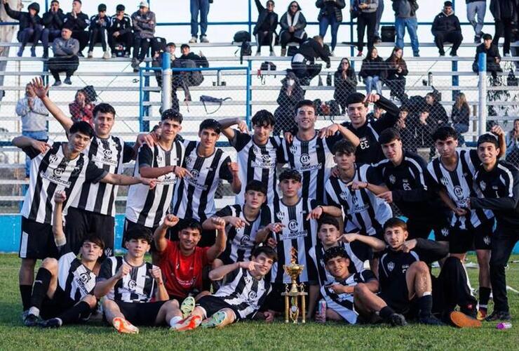 Imagen de Uni&oacute;n es campe&oacute;n en cuarta