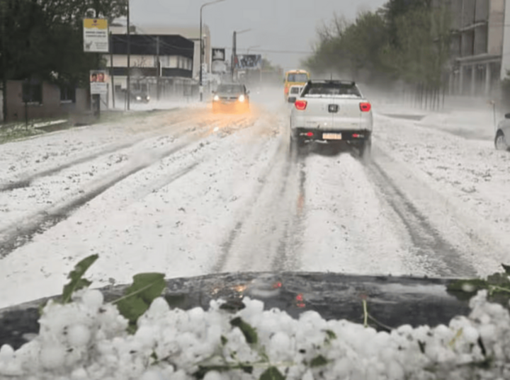 Imagen de Fuerte temporal de viento y granizo provoc&oacute; voladura de techos y destrozos en el sur provincial