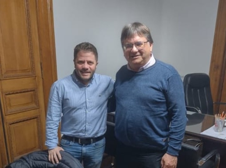 El presidente comunal de Albarellos junto al funcionario provincial.
