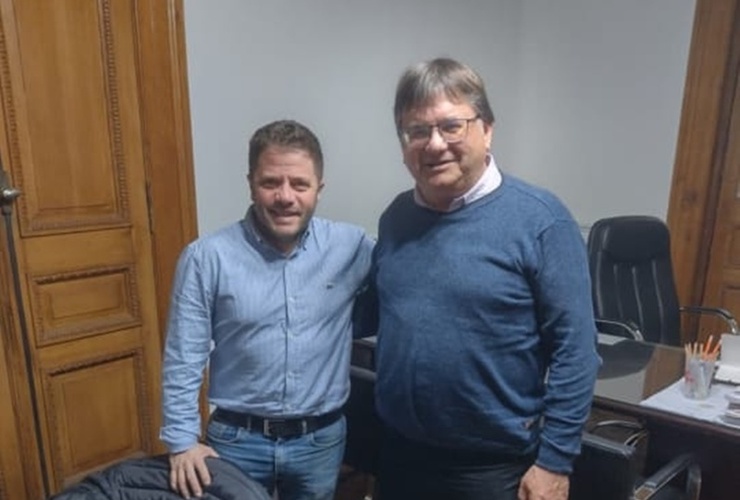 El presidente comunal de Albarellos junto al funcionario provincial.