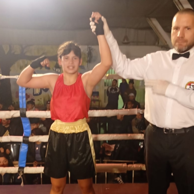 Imagen de Sharon C&oacute;rdoba gan&oacute; por puntos a Ivana Lopez en Theobald