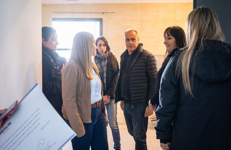 Imagen de Alvear: Recorrida de autoridades en la Colonia Hogar Astengo y entrega de fondos FANI