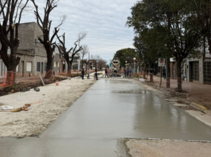 Imagen de Reconstrucci&oacute;n integral de calle Juan B. Justo: avanza la obra de pavimentaci&oacute;n con una inversi&oacute;n de $134 millones