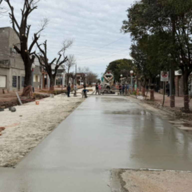Imagen de Reconstrucci&oacute;n integral de calle Juan B. Justo: avanza la obra de pavimentaci&oacute;n con una inversi&oacute;n de $134 millones