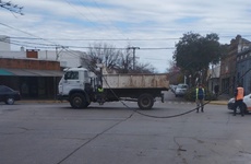 Imagen de Un caos: cami&oacute;n municipal protagoniz&oacute; incidente en zona centro