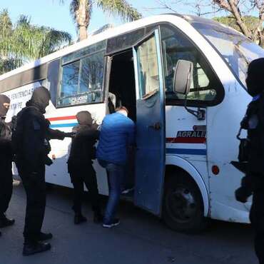 Imagen de Trasladaron a los presos de la Comisar&iacute;a 27&deg; y vaciaron el m&oacute;dulo de detenci&oacute;n transitoria