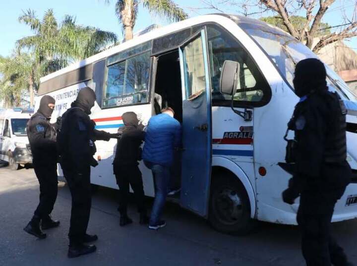 Imagen de Trasladaron a los presos de la Comisar&iacute;a 27&deg; y vaciaron el m&oacute;dulo de detenci&oacute;n transitoria
