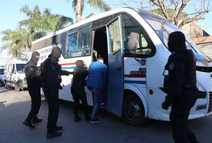 Imagen de Trasladaron a los presos de la Comisar&iacute;a 27&deg; y vaciaron el m&oacute;dulo de detenci&oacute;n transitoria