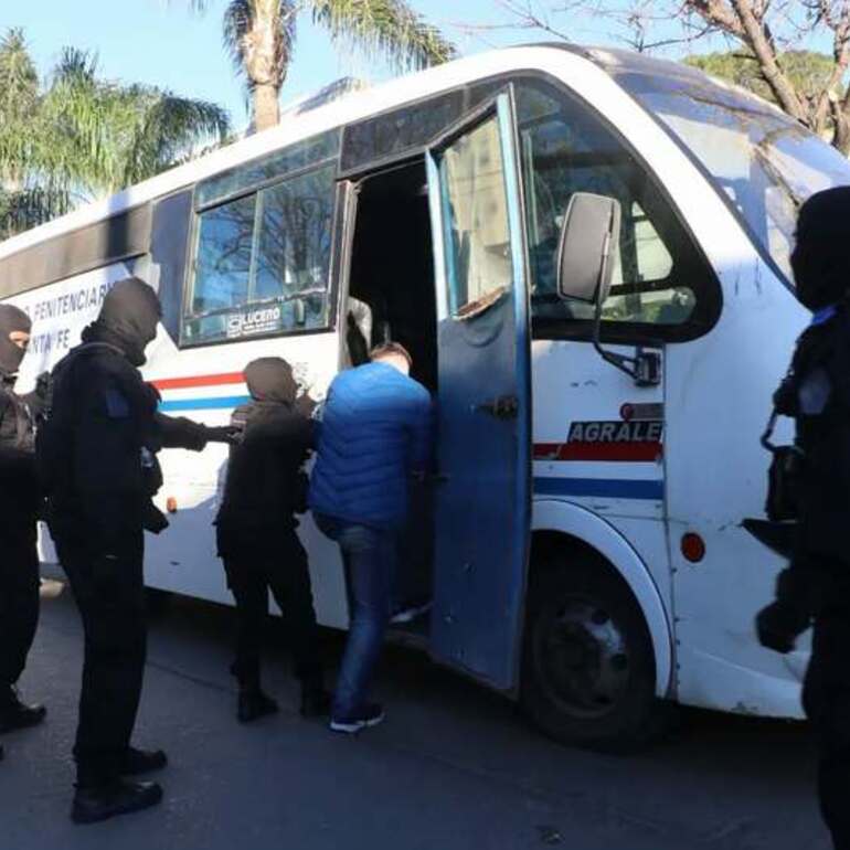 Imagen de Trasladaron a los presos de la Comisar&iacute;a 27&deg; y vaciaron el m&oacute;dulo de detenci&oacute;n transitoria