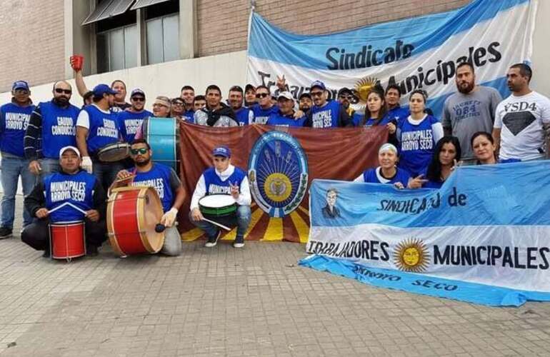 Imagen de Municipales se declararon en estado de alerta por la falta de pago de horas extras