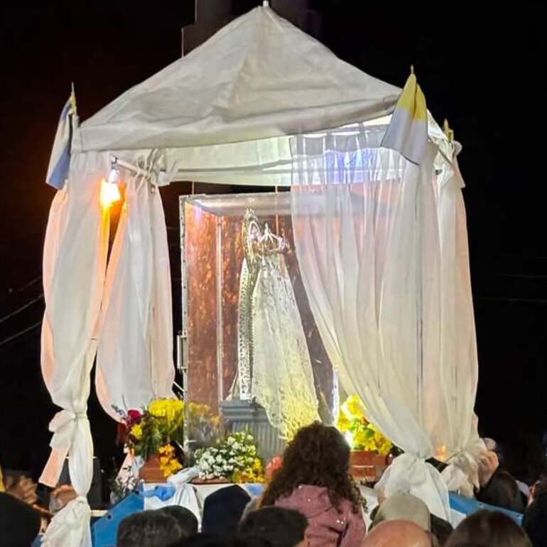 Imagen de Bomberos acompa&ntilde;aron el paso de la Virgen por Arroyo Seco