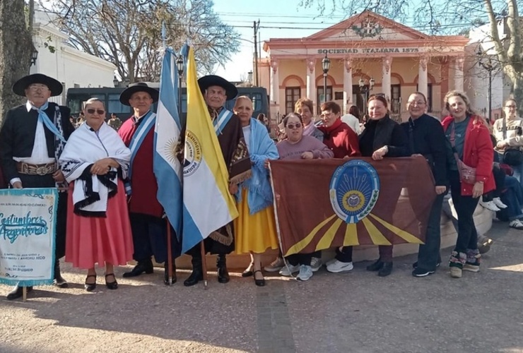 Imagen de Costumbres Argentinas represent&oacute; a Arroyo Seco en un festival folcl&oacute;rico en Entre R&iacute;os