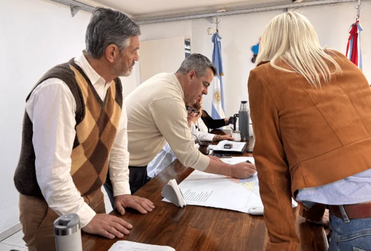 Imagen de Martín Gherardi presentó en el Concejo de Pueblo Esther el Plan de prevención y contingencia ante el fenómeno El Niño Imagen de Martín Gherardi presentó en el Concejo de Pueblo Esther el Plan de prevención y contingencia ante el fenómeno El Niño