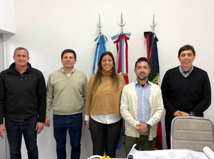 Imagen de La Comuna de Fighiera mantuvo un encuentro con autoridades de Vialidad Provincial para gestionar mejoras en las rutas 13-S y 21