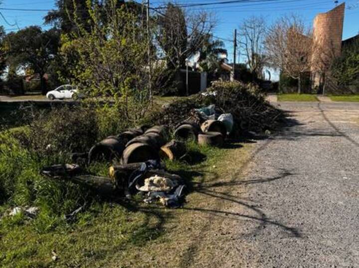 Imagen de Vecinos de Barrio Puerto piden un plan integral de mejoras por acumulaci&oacute;n de basura y falta de obras
