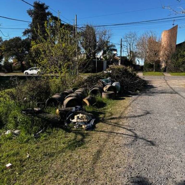 Imagen de Vecinos de Barrio Puerto piden un plan integral de mejoras por acumulaci&oacute;n de basura y falta de obras