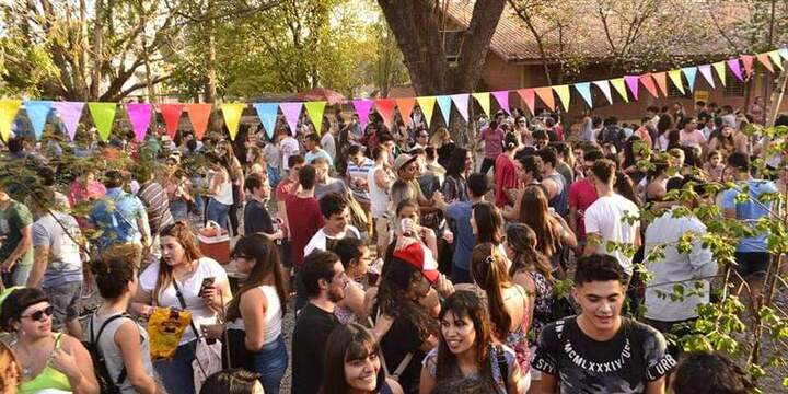 Imagen de Pueblo Esther celebrar&aacute; el D&iacute;a del Estudiante en el Polideportivo Municipal