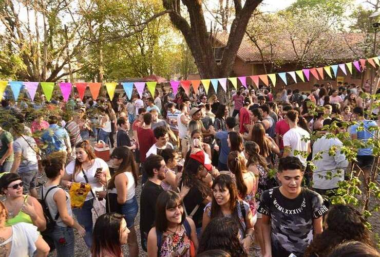 Imagen de Pueblo Esther celebrar&aacute; el D&iacute;a del Estudiante en el Polideportivo Municipal