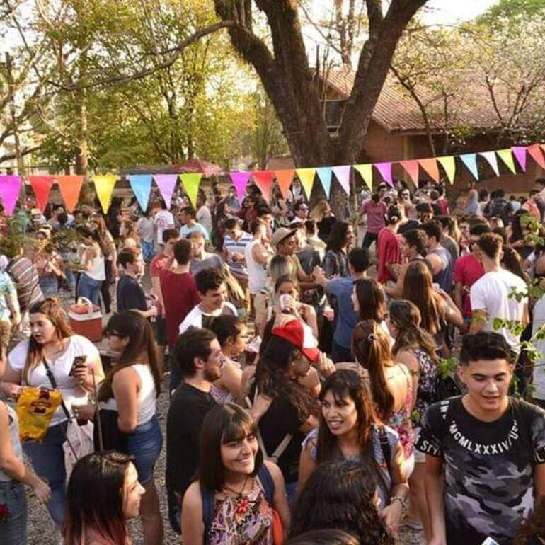 Imagen de Pueblo Esther celebrar&aacute; el D&iacute;a del Estudiante en el Polideportivo Municipal