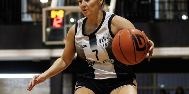 Imagen de El B&aacute;squet femenino de Uni&oacute;n va por la clasificaci&oacute;n a las semifinales de la Rosarina