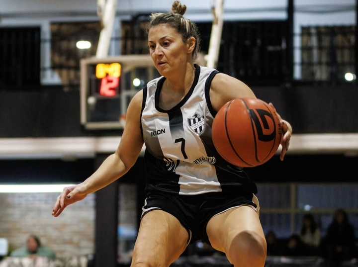 Imagen de El B&aacute;squet femenino de Uni&oacute;n va por la clasificaci&oacute;n a las semifinales de la Rosarina