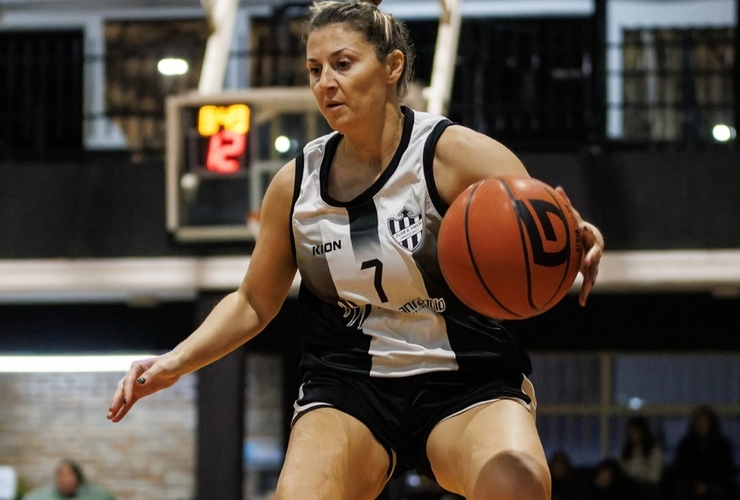 Imagen de El B&aacute;squet femenino de Uni&oacute;n va por la clasificaci&oacute;n a las semifinales de la Rosarina