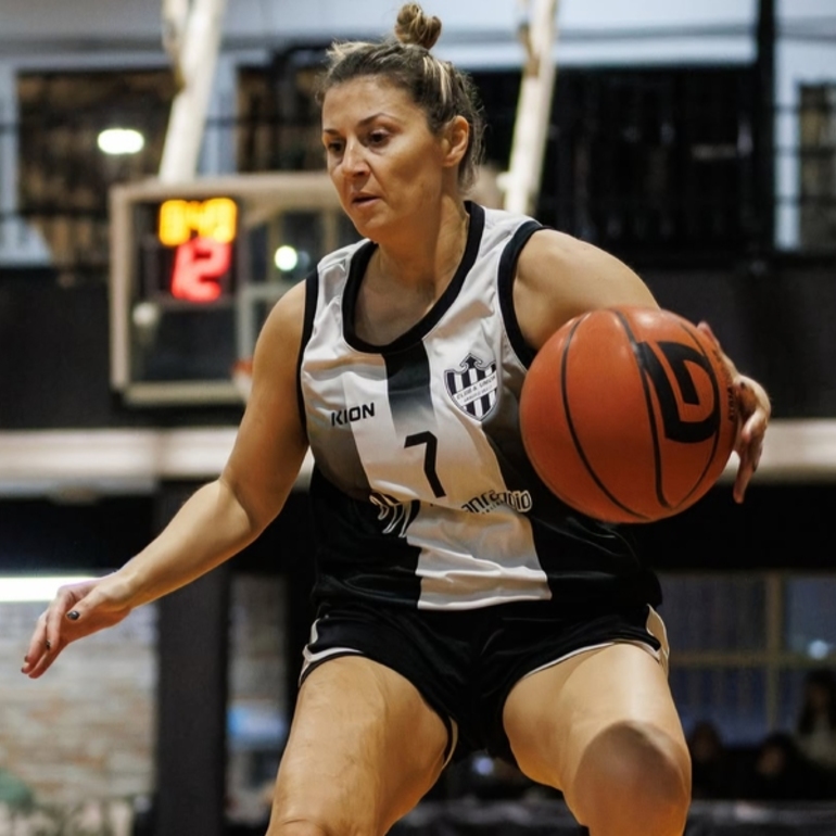 Imagen de El B&aacute;squet femenino de Uni&oacute;n va por la clasificaci&oacute;n a las semifinales de la Rosarina
