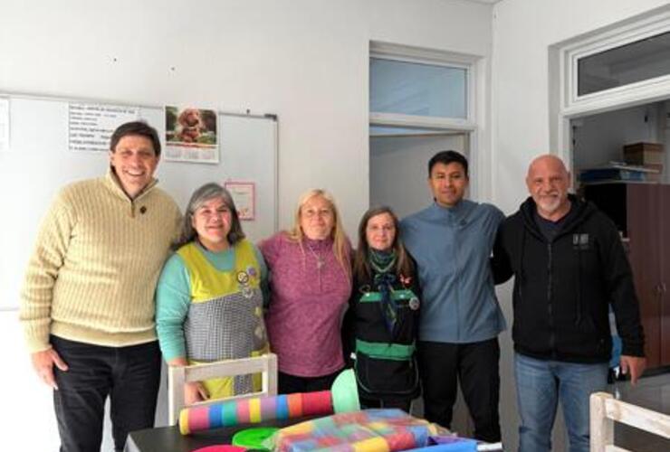 Imagen de La Comuna de Fighiera entreg&oacute; utiler&iacute;a deportiva a instituciones educativas locales
