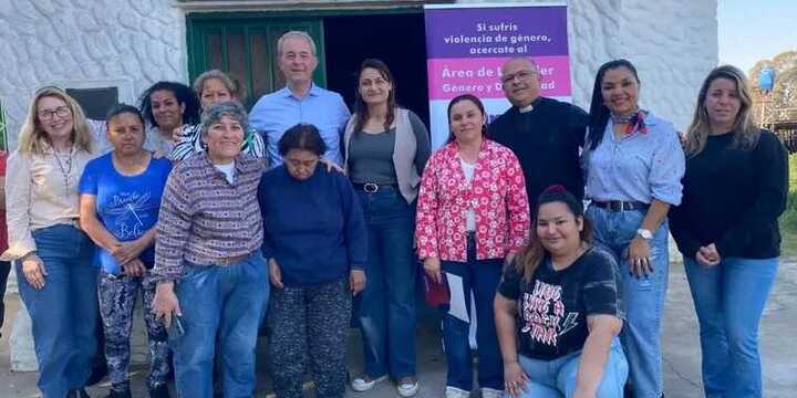 Imagen de Comenz&oacute; un taller de costura para mujeres en el paraje "El Omb&uacute;"