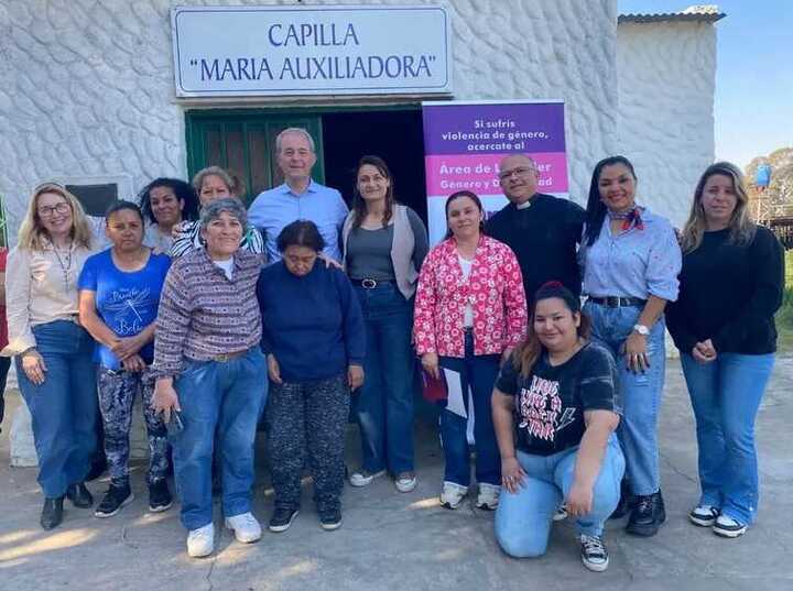 Imagen de Comenz&oacute; un taller de costura para mujeres en el paraje "El Omb&uacute;"