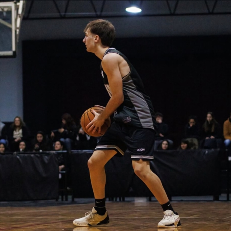 Imagen de Uni&oacute;n se qued&oacute; con un triunfo ag&oacute;nico ante El Tala en B&aacute;squet