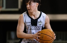 Imagen de Uni&oacute;n cay&oacute; ante San Jorge por La Copa Centenario de B&aacute;squet y se despidi&oacute; de su p&uacute;blico