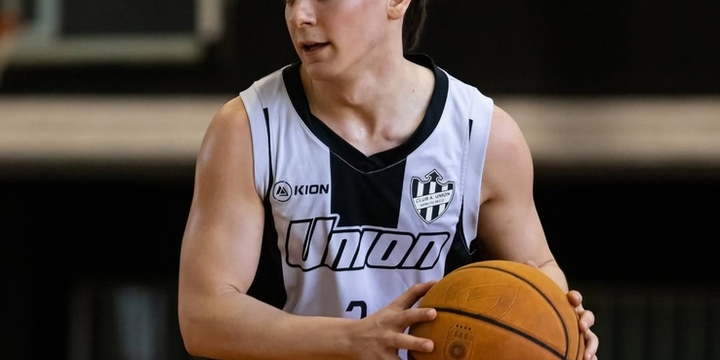 Imagen de Uni&oacute;n cay&oacute; ante San Jorge por La Copa Centenario de B&aacute;squet y se despidi&oacute; de su p&uacute;blico