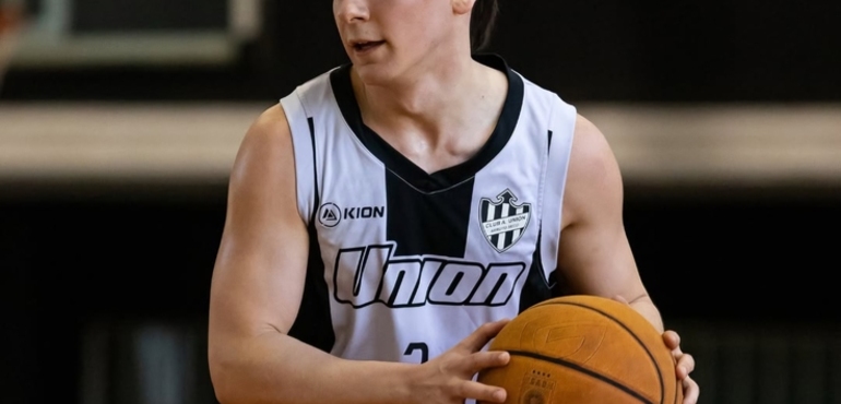 Imagen de Uni&oacute;n cay&oacute; ante San Jorge por La Copa Centenario de B&aacute;squet y se despidi&oacute; de su p&uacute;blico